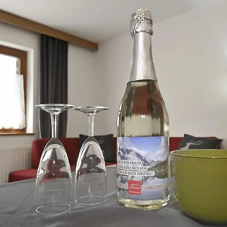 Haus Carmen Kleboth 아파트 사슈른