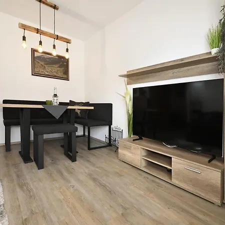 Haus Carmen Kleboth * 加舒恩